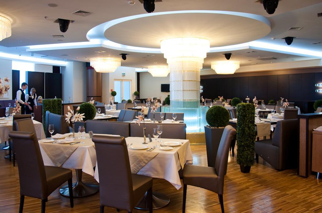 Victoria Hotel Center Donetsk Restaurante foto
